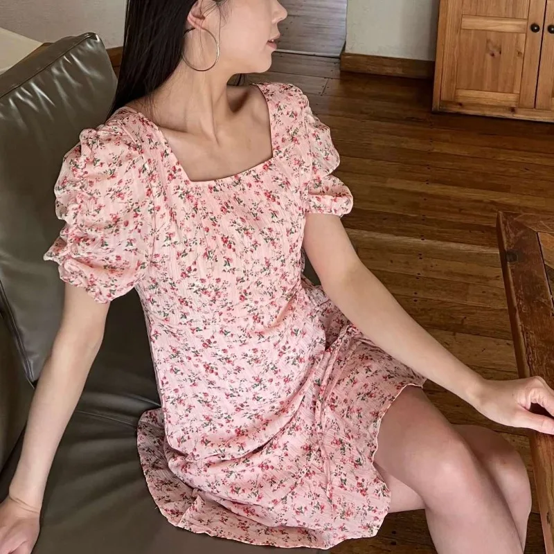 Robe à imprimé Floral pour femmes, avec plis, amincissante, col carré, petite Figure et jupe courte, nouvelle collection été 2025