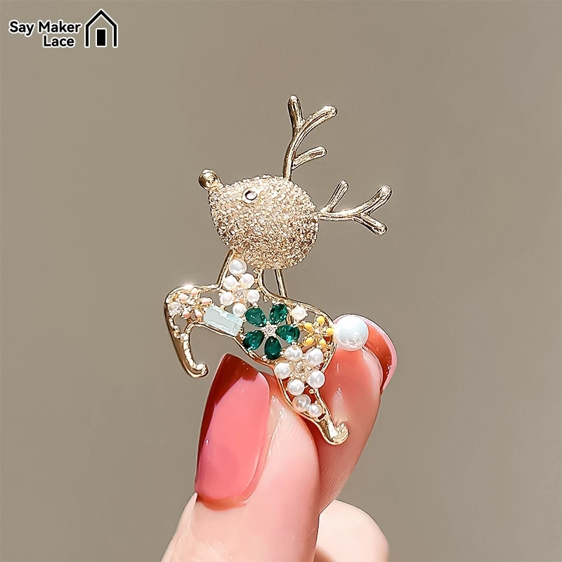 Broche bonito de veado feminino, broche delicado para meninas, alfinetes de animais brilhantes, corsage versátil, crachás luxuosos, acessórios de vestuário, presentes