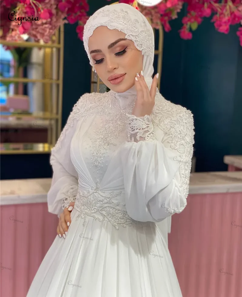 Ciynsia Arabskie Dubajskie Suknie Ślubne z Hidżabem w Kolorze Kości Słoniowej dla Kobiet Muzułmańskich z Wysokim Dekoltem, Suknie Ślubne z Długimi Rękawami, Koronkowe Szaty Ślubne 2025