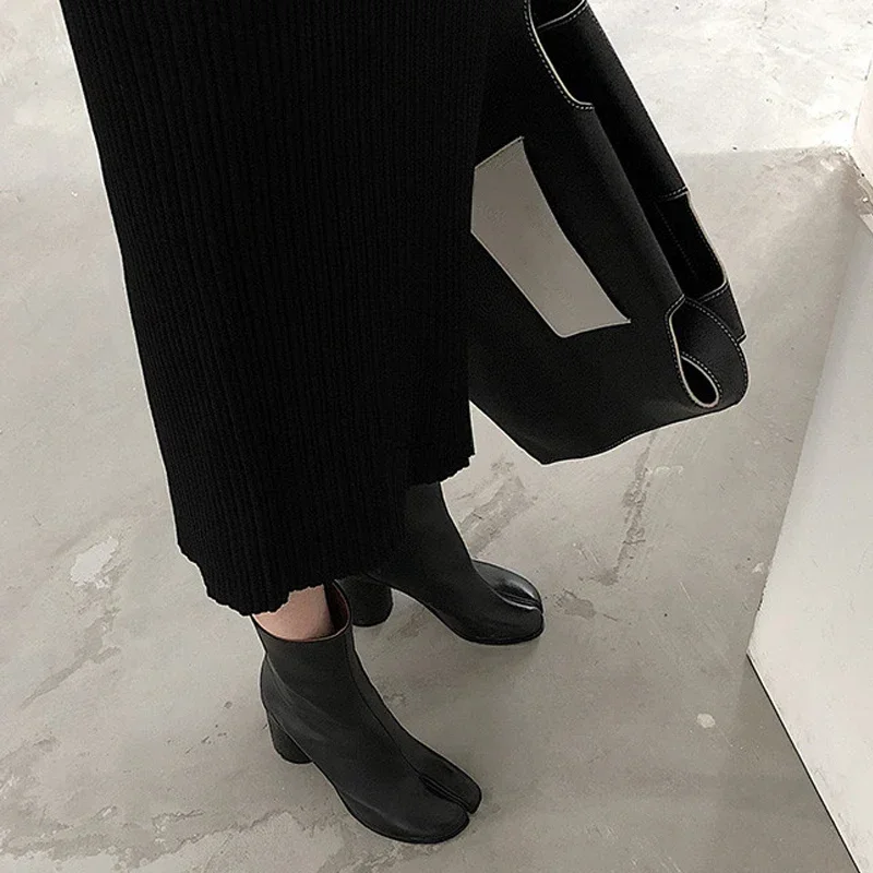 2024 Luxury Brand Designer Split Toe Ankle Boots New Fashion Chunky Round High Heels Women Boots Winter Tabi Shoes Short Boots