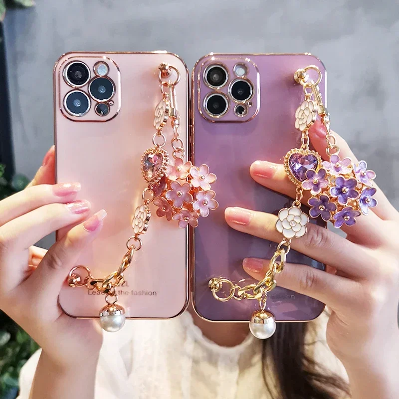 Luxury Glitter Camellia Gem Bracelet Flower Pendant Phone Cases for IPhone16 15 14 Pro MAX 13 12 mini 11 XS XR Plus Cover Coque