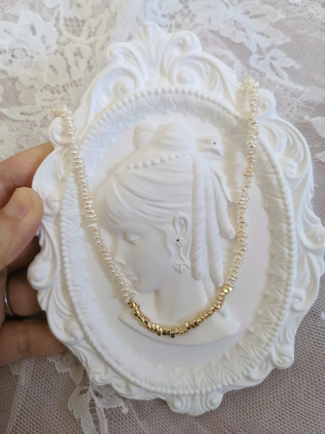 Vlen Unregelmäßige Süßwasserperlen-Halskette für Damen, Mini-Perlen, 18 Karat vergoldet, Abstandshalterperle, Vintage, zierliche, elegante Halskette – Detail 2
