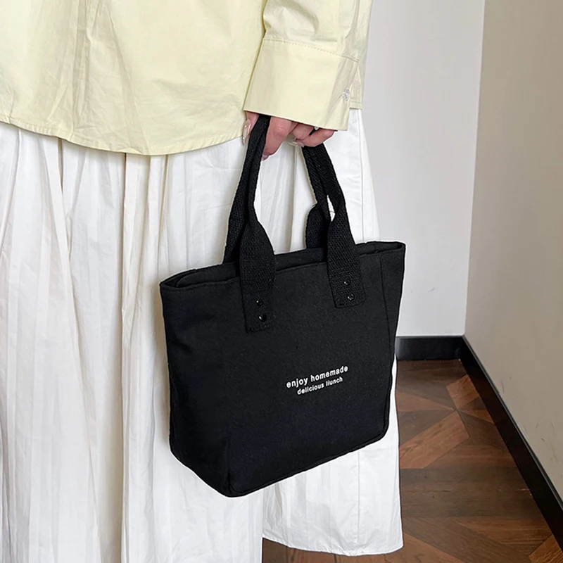 男性と女性のためのニュートラルなスタイルのハンドバッグ、毎日の旅行に最適です。 ナイロン素材で作られています。 ギフトとして贈ることができます。