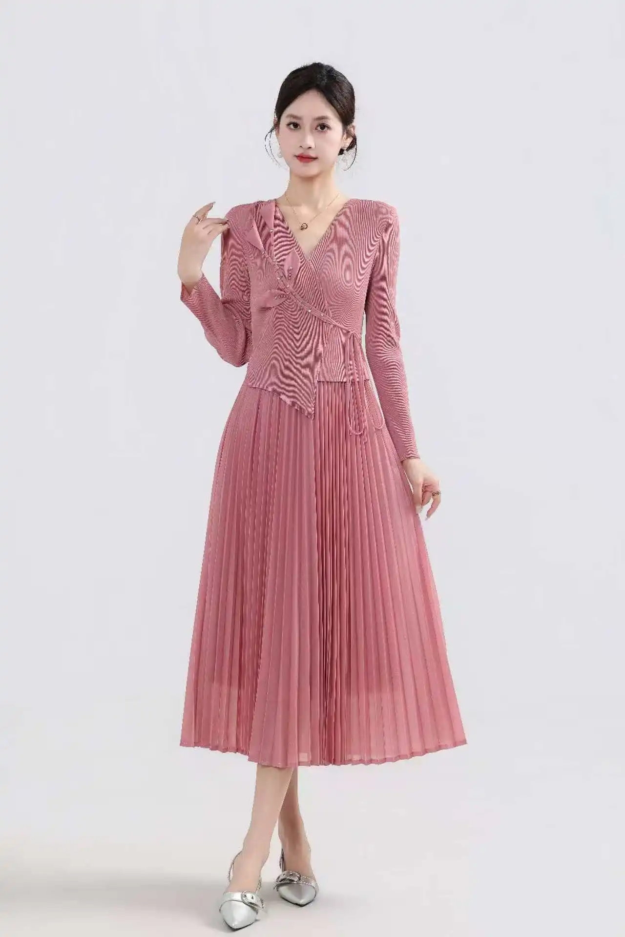 

Miyake Pleated 2025 Autumn and Winter New V-neck Solid Colour Pleated Dress Loose Thin Temperament Elegant Skirt Female