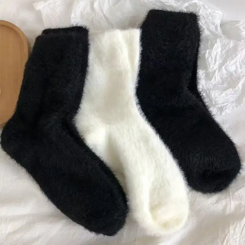 

5 Pairs Winter Black White Simple Plush Sock Thick Women Mink Fleece mid-calf Warm Versatile Home Sports Autumn Ankle Crew 7W262