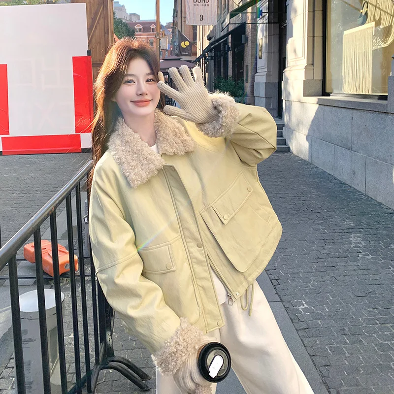 2025年冬新作デザインセンスラムウール襟付きスプライシングおしゃれダウンジャケットレディース厚手甘めカジュアル万能コート