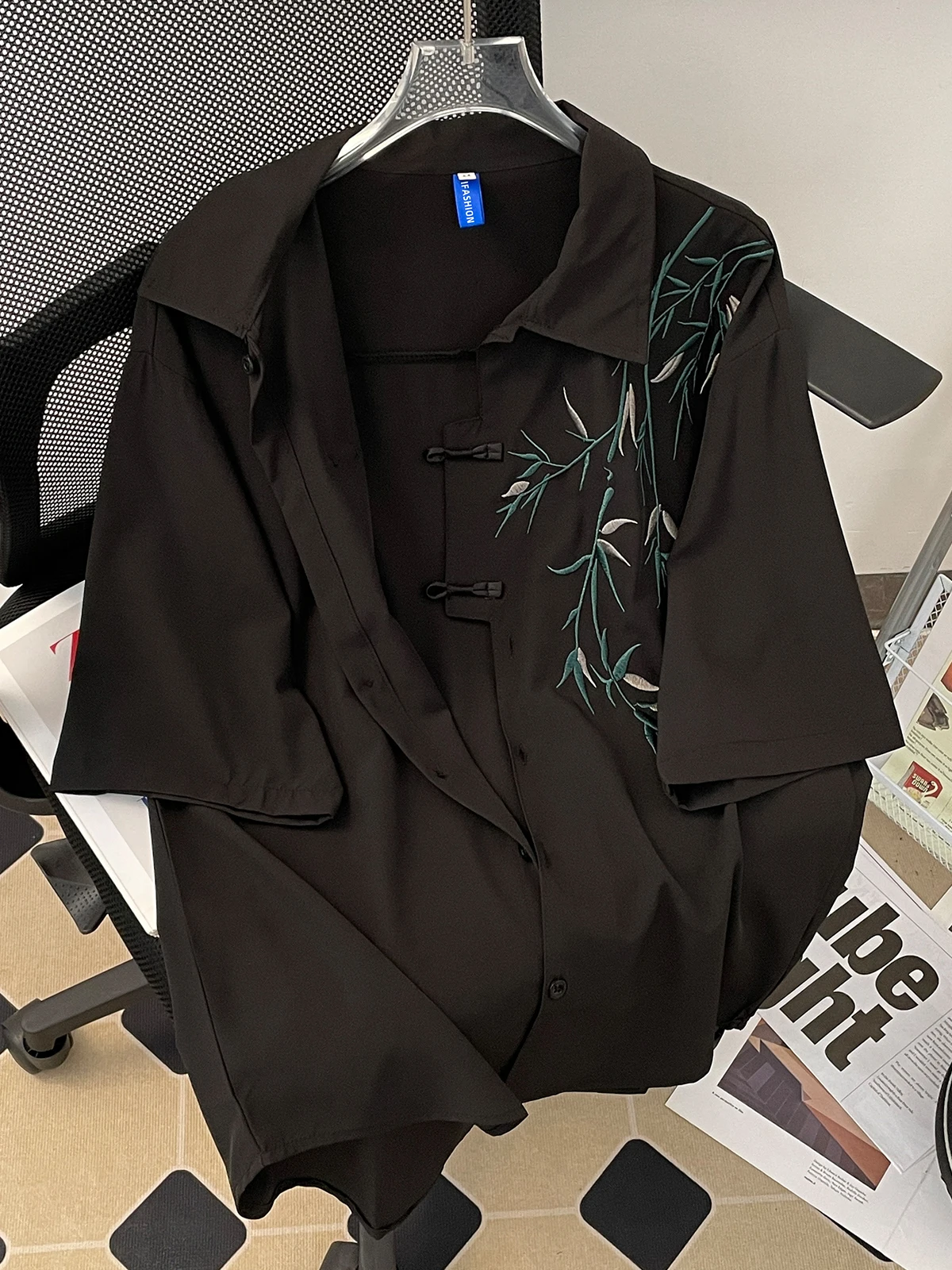 

Summer 2024 Men's Casual ort Sve irt f Sve Design Sensation Ethnic New Chinese Sle Loose Fit Ice Silk Fabric