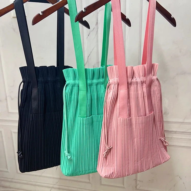 

Lightweight Dstring Buet Bag Women's Faionable Simple Large Capaci oulder Handbag Korean Sle Soft Polyester
