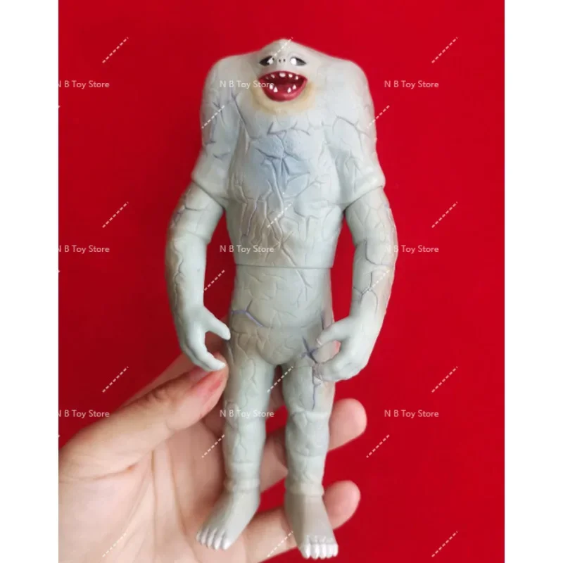 

Bandai Original Ultra Man Jamila 17 Cm Aime Action Figures Toys for Boys Girl Children Gift Collection Put Model Ornaments