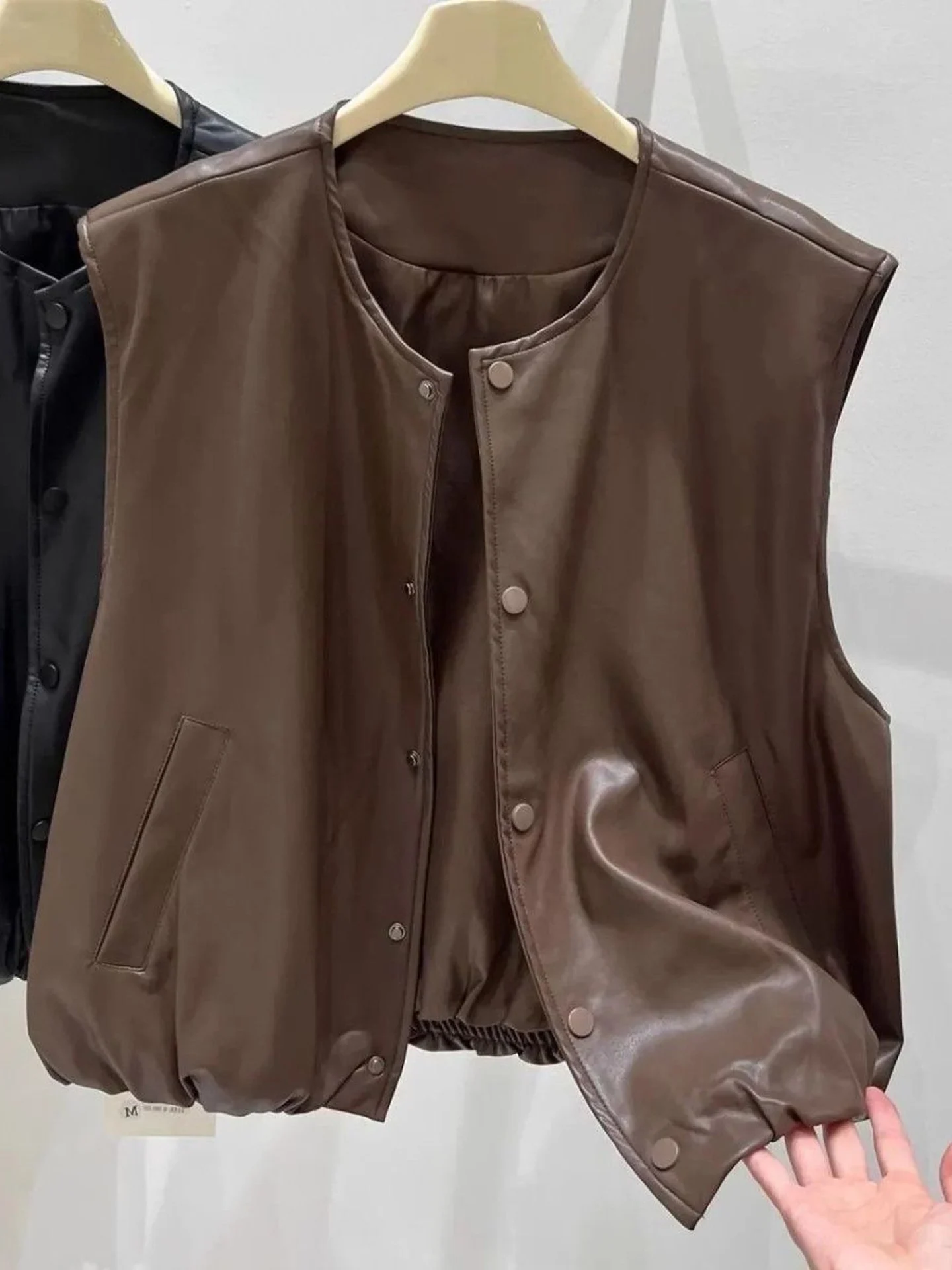 Retro round Neck Coffee Color Sleeveless PU Leather Vest Women's Loose Outerwear Top Simple Short Style Layering Autumn New A...