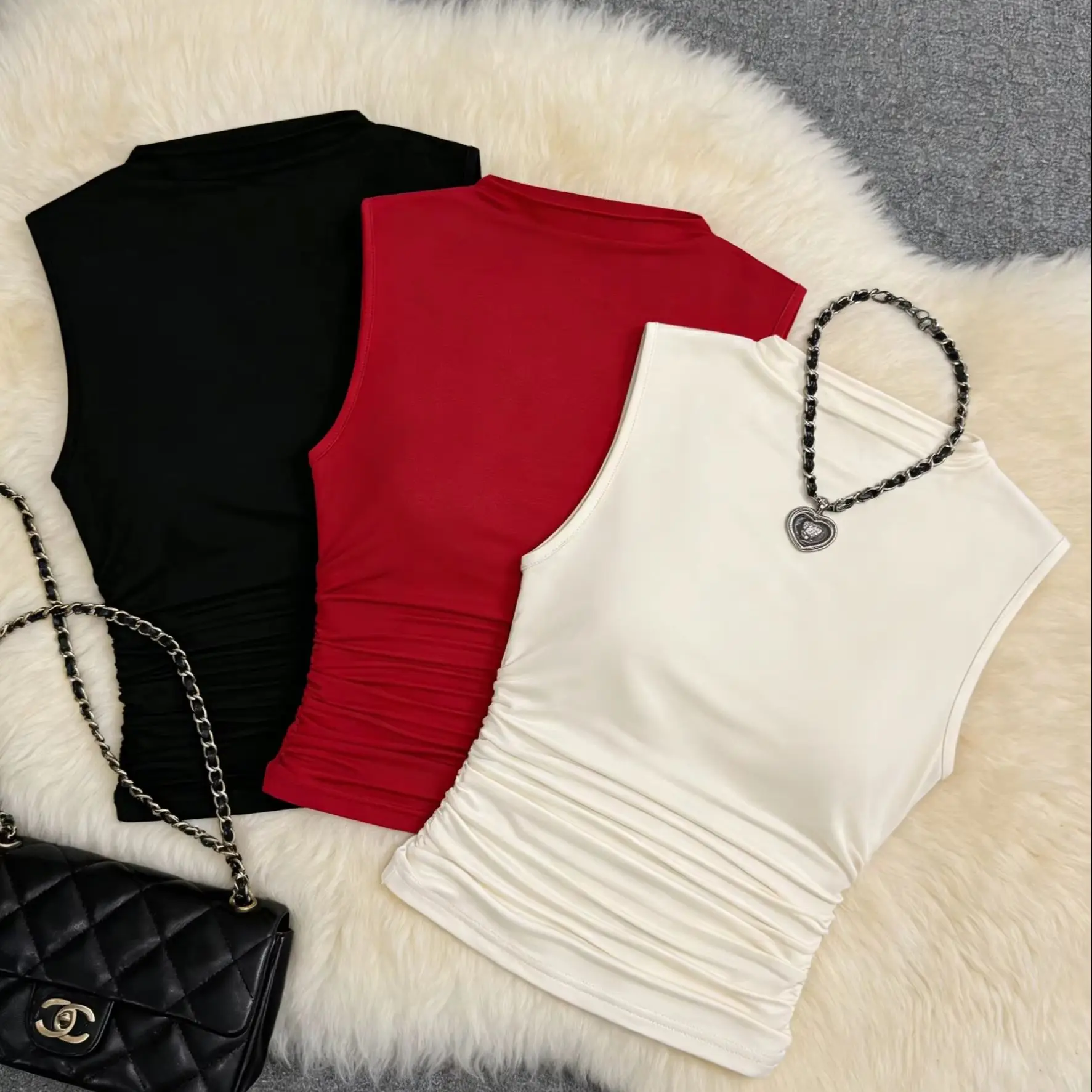 3-teiliges Damen-Set: Ärmelloses Tanktop mit Stehkragen, seitlich gerafft, schmal geschnitten, einfarbig, in Rot, Weiß, Schwarz, Basic Casual Camisole Weste – Detail 2