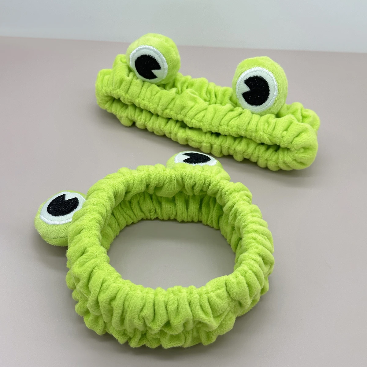1pc Cartoon Frog Eyes Coral Fleece Headband For Makeup, Cleansing Cute, Gym Hair Accessories, Turban Headband, Hairband Fall Win