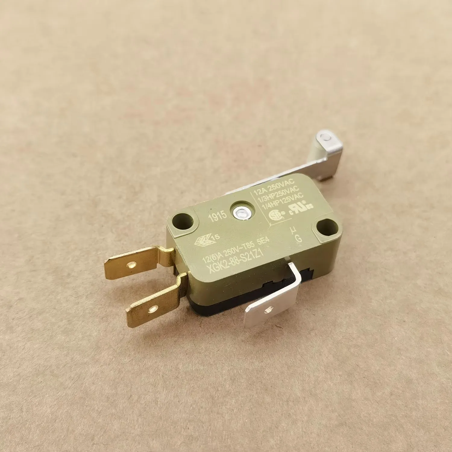 Original Neuer 100% XGK2-88-S21Z1 Mikroschalter 3-polig Mit Rollengriff 12A – Detail 2