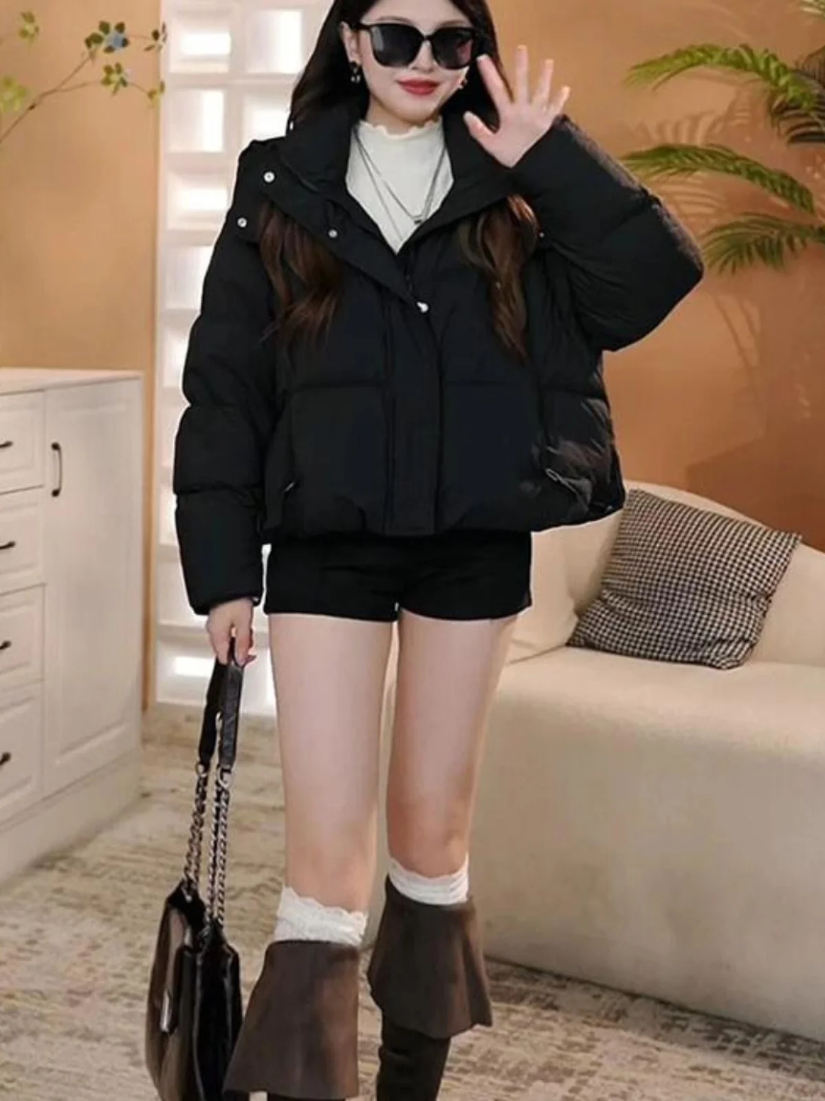 

Корейская укороченная зимняя куртка-пуховик для женщин: утепленное свободное пальто с капюшоном, повседневная модная верхняя одежда, стройнящий крой