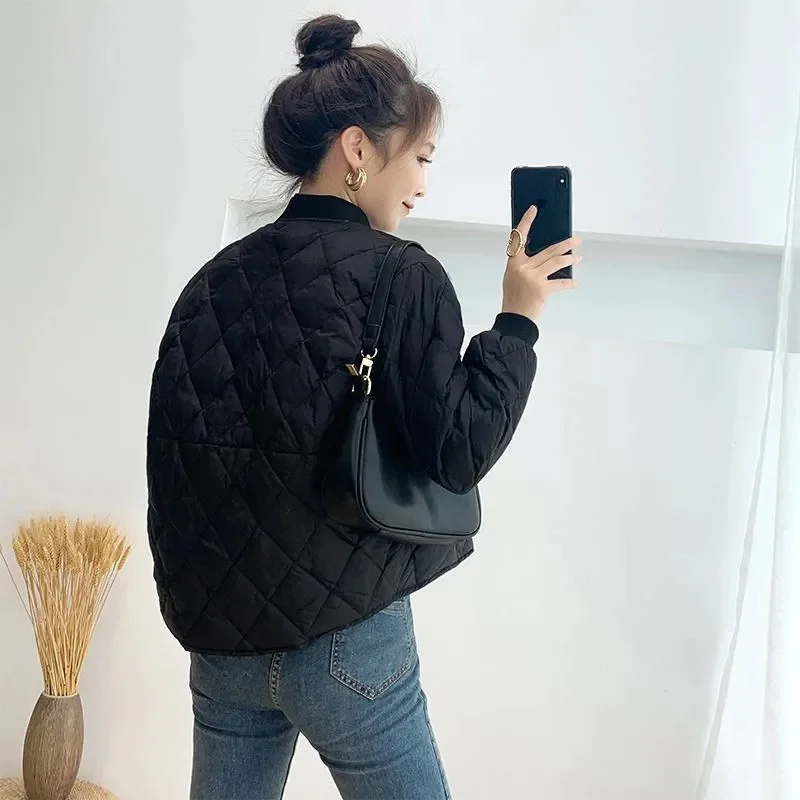 2024 New Fashion Ultra Light Down Cotton Outwear Women Short Quilted Cotton Jacket Autumn Single Breasted Cotton-Padded Jacket