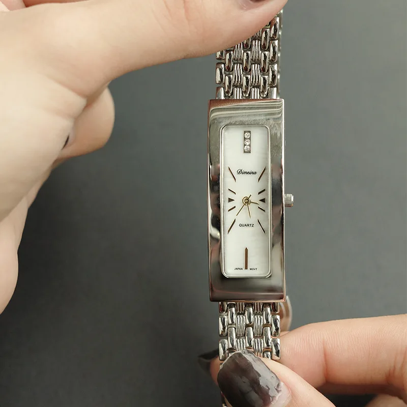 Women Quartz Watch Luxury Long Rectangle Square Case Classic Roman Numeral Dial Vintage Sliver Diamond Watches Ladies Wristwatch