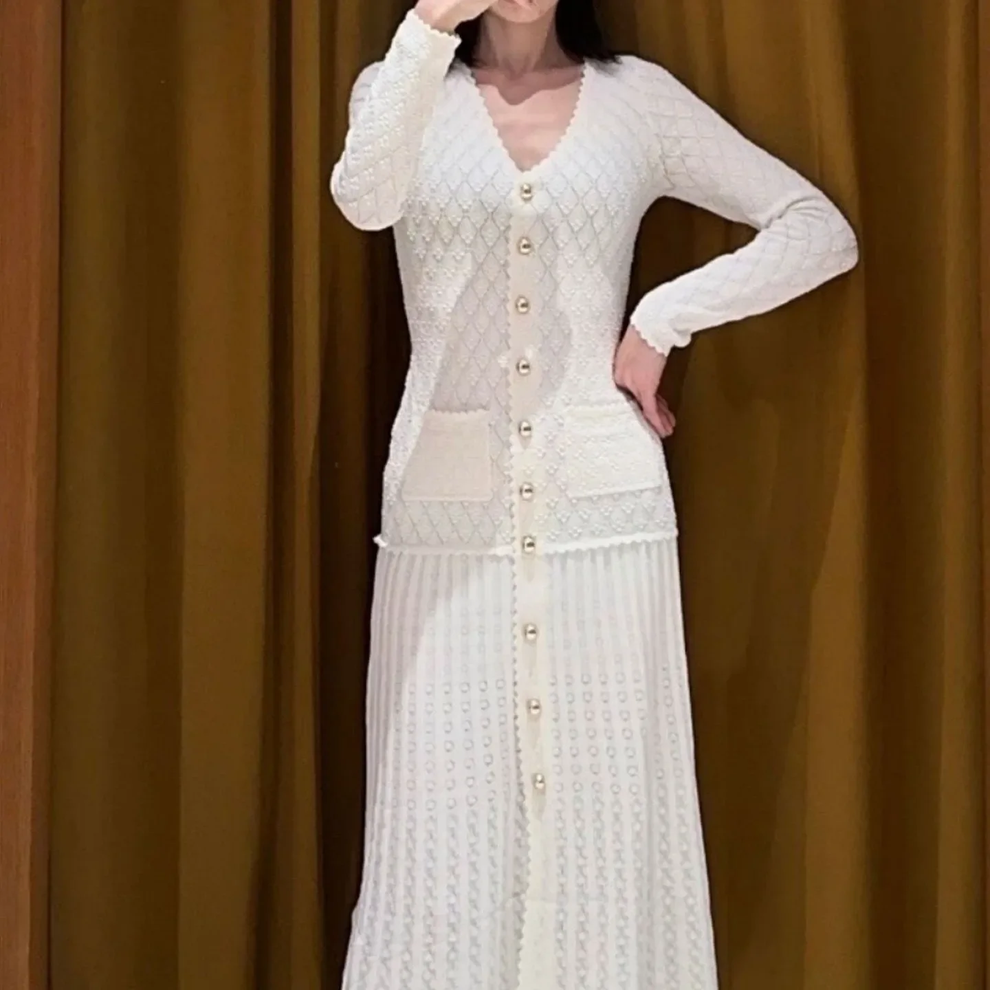 2025 Otoño e Invierno vestido blanco con cuello en V para mujer vestido de noche de manga larga calado ajustado vestido midi