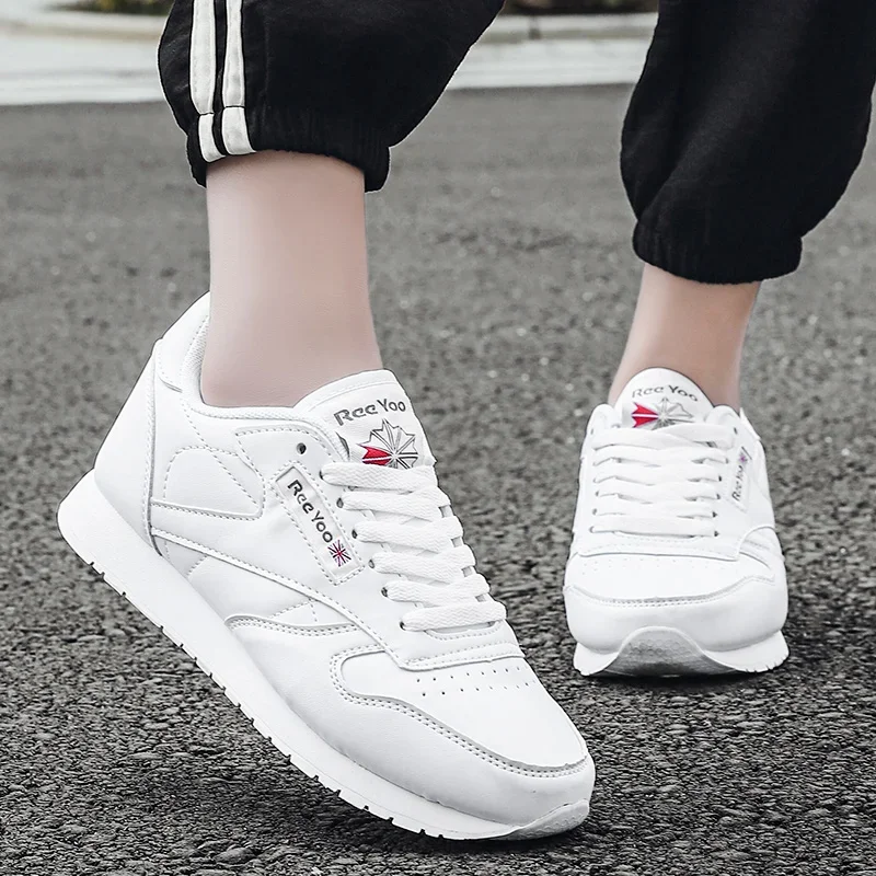 2024 Small White Shoes White Casual Shoes Leather Slip-on Breathable Shoes Couple Fashion Sports Small White Shoes Men\'s Shoes