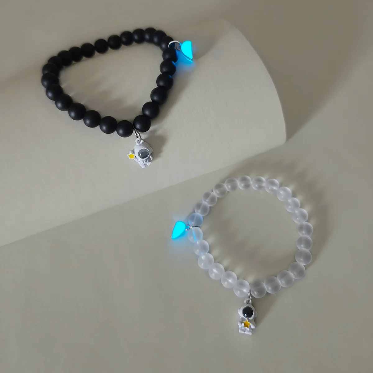 2Pcs Luminous Heart Astronaut Projection Couple Bangle Love You 100 Languages Beaded Space Fashion Jewelry Charm