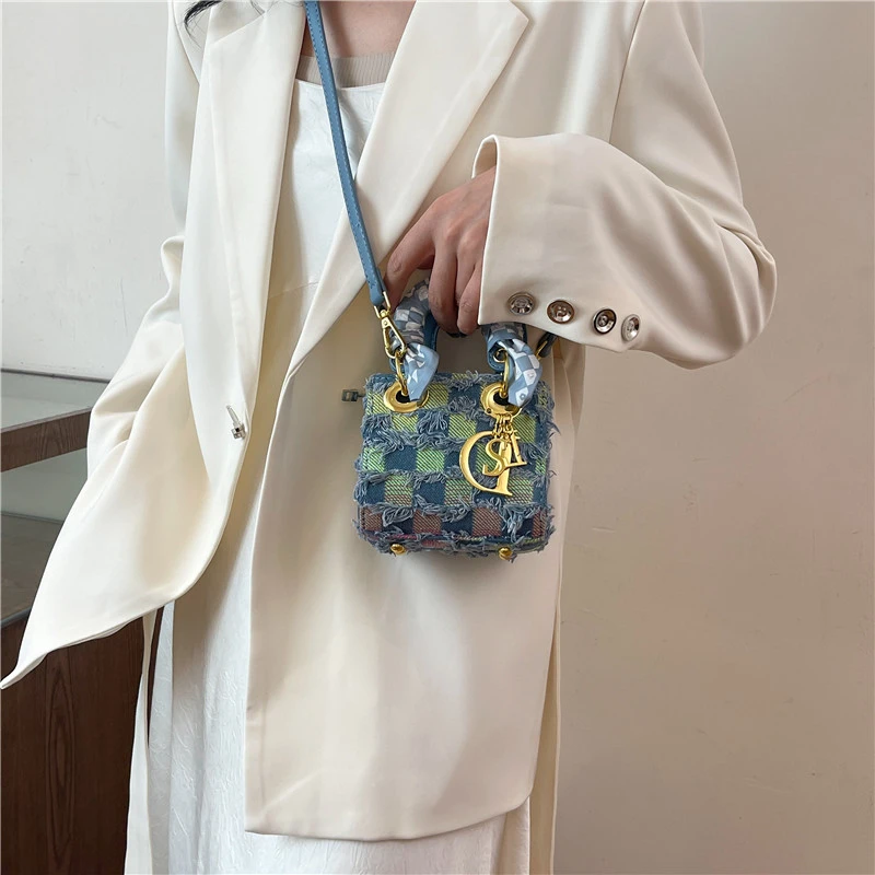 

Luxury Compact Female Bag Handbag Mini Clutch Bag Glamorous Portable Design For Party And Events