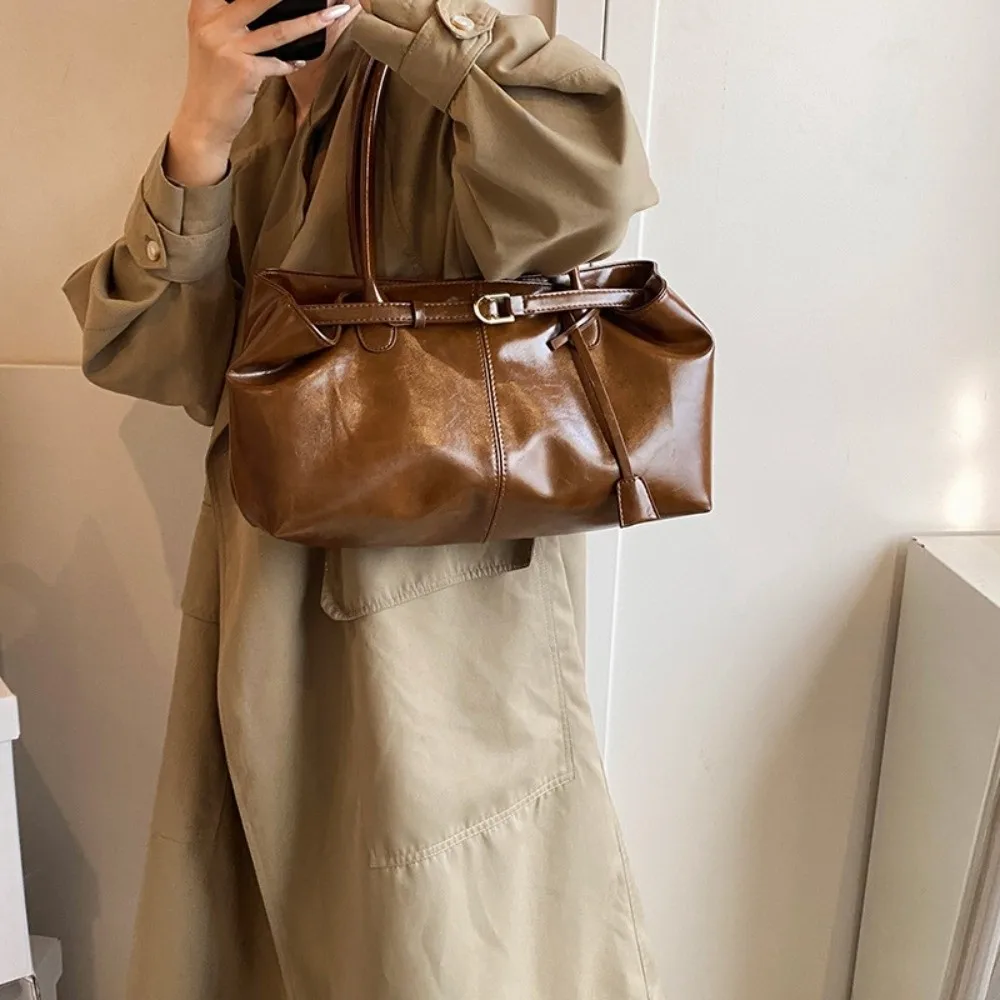موضة جديدة النفط بولي Leather حقيبة يد جلدية سعة كبيرة متعددة الوظائف حقيبة كتف المرأة عادية حمل حقيبة تحت الإبط للنساء ﻿