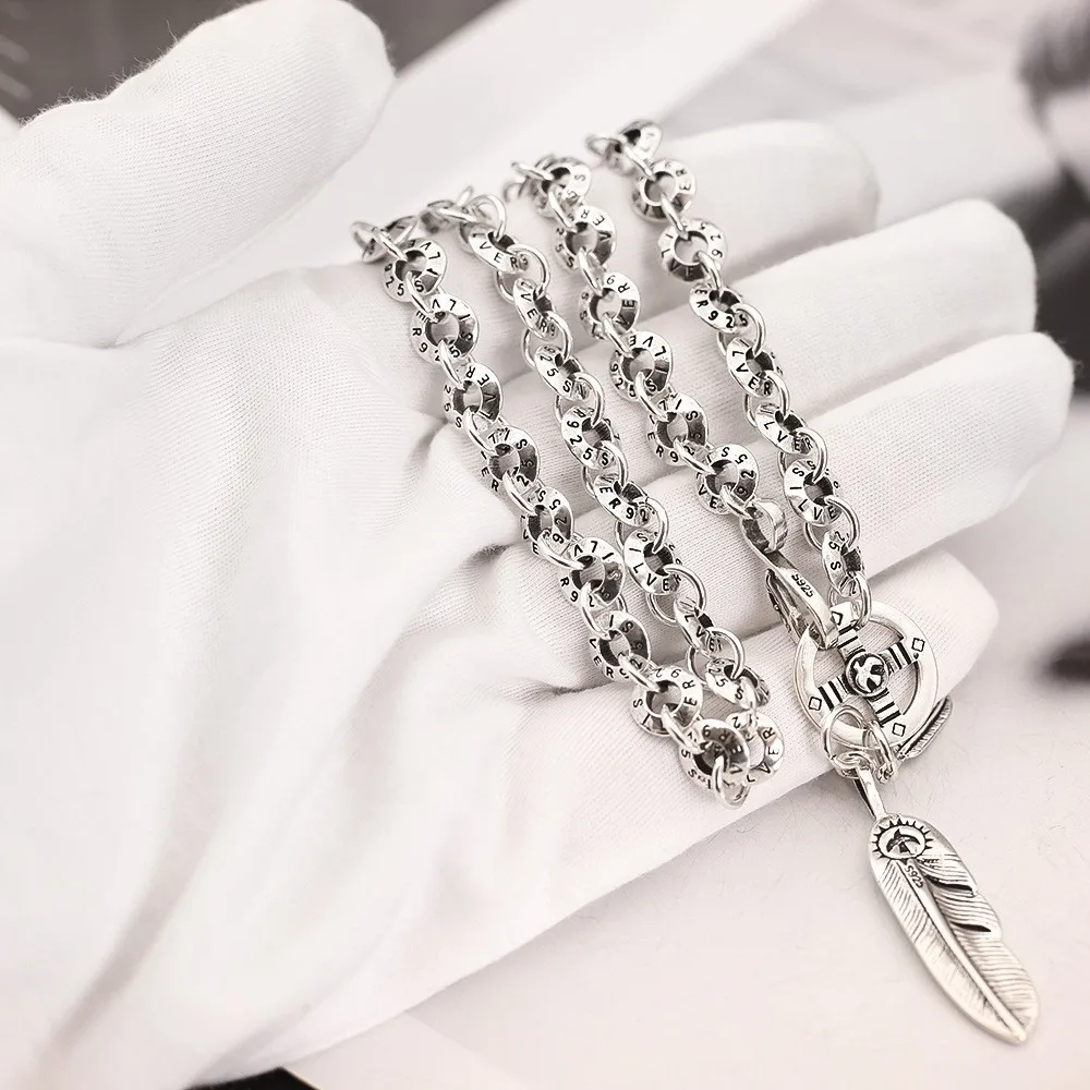 

Takahashi Goro's Goro Retro-Chic Vintage Thai Silver Eagle Feather Disc Necklace O-Shaped Chain