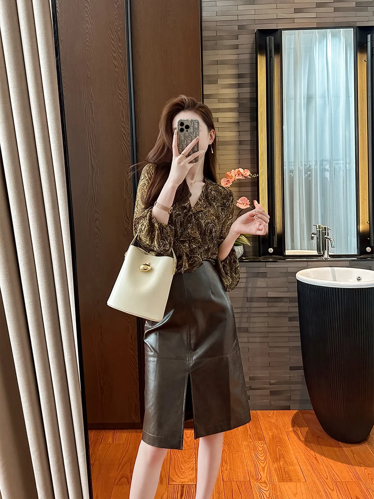 

Комплект из искусственной кожи с винтажным принтом: блузка и юбка кофейного цвета, устойчивые к сминанию и износу, осенняя мода для женщин