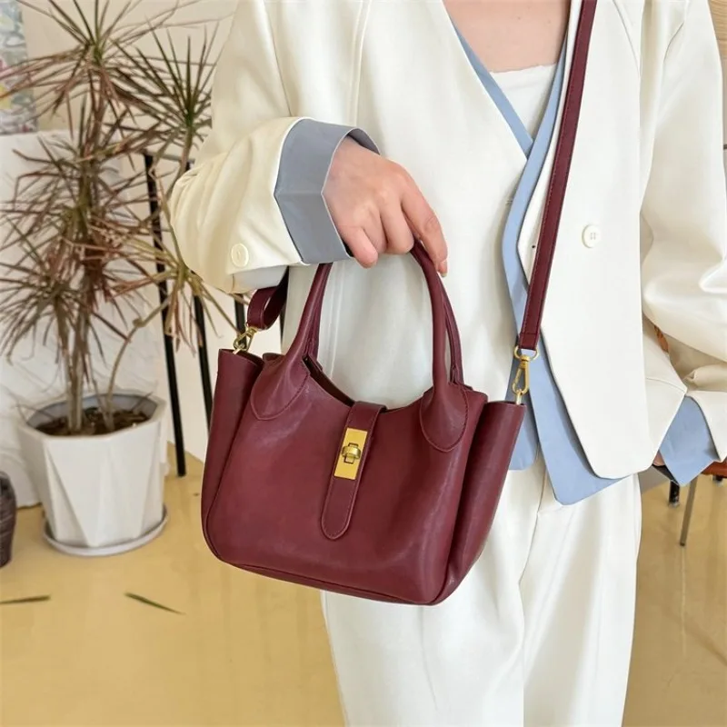 

Classic Paris Fashion Diaper Bag For Women Unique Minimalist Crossbody Handbag Luxury Brand Leather Tote And Shoulder Bag