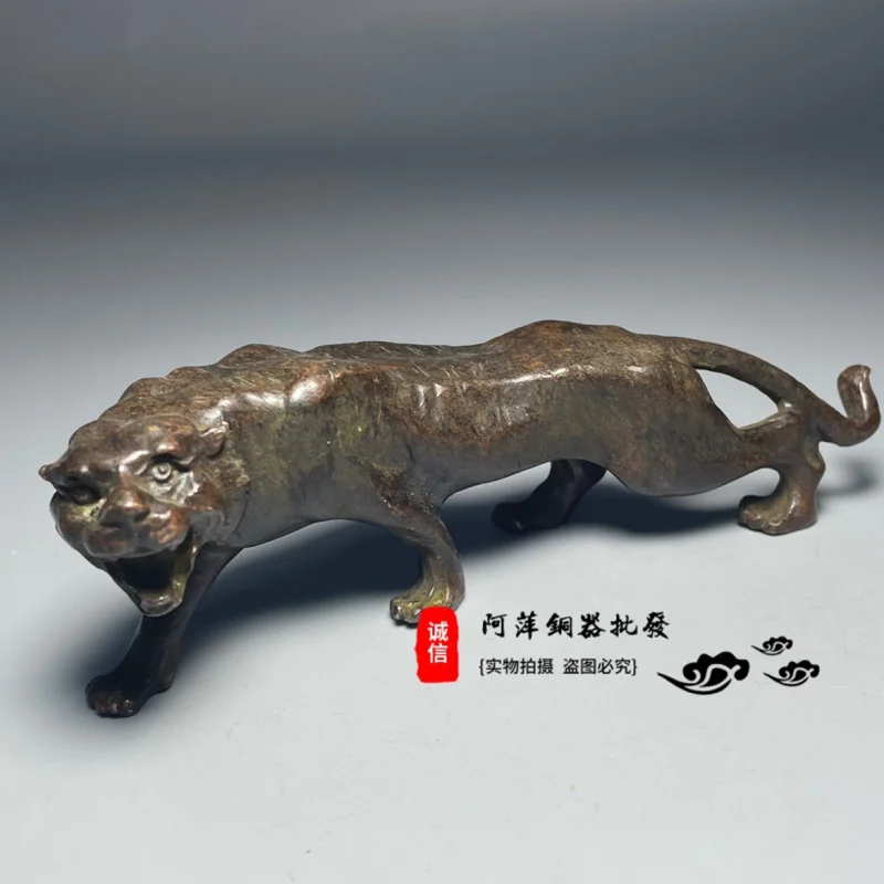 

Antique Bronze Vintage Solid Copper Tiger Chinese Zodiac Tiger Birth Year Tiger Shengwei Home Decoration Collection Ornaments