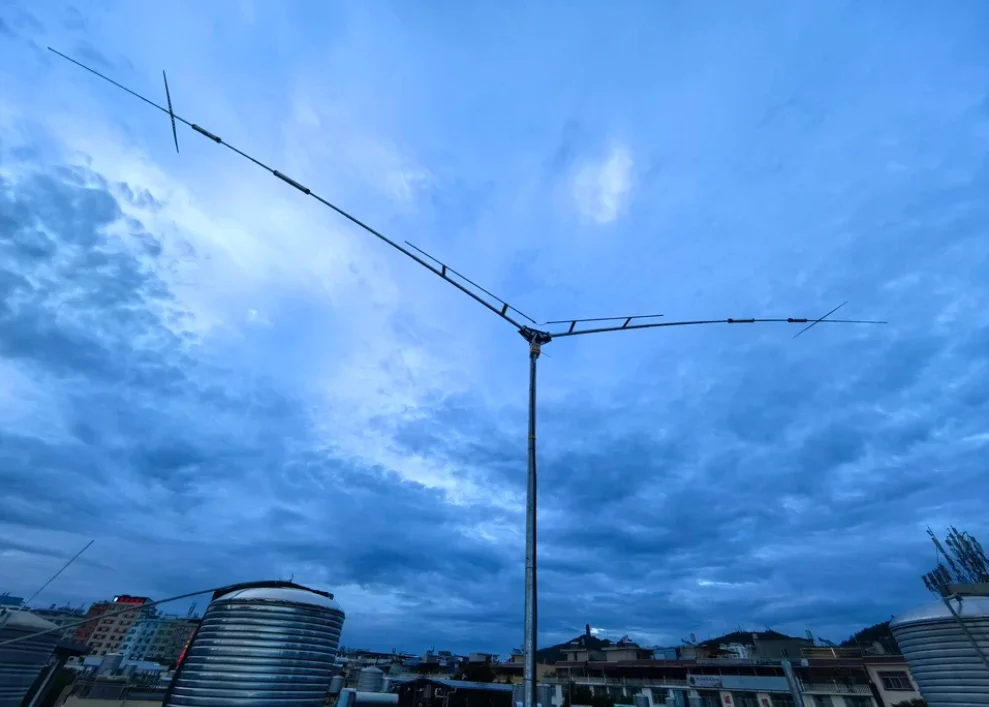 750V positive V, 5-band low-noise, high-efficiency short-wave antenna with excellent performance