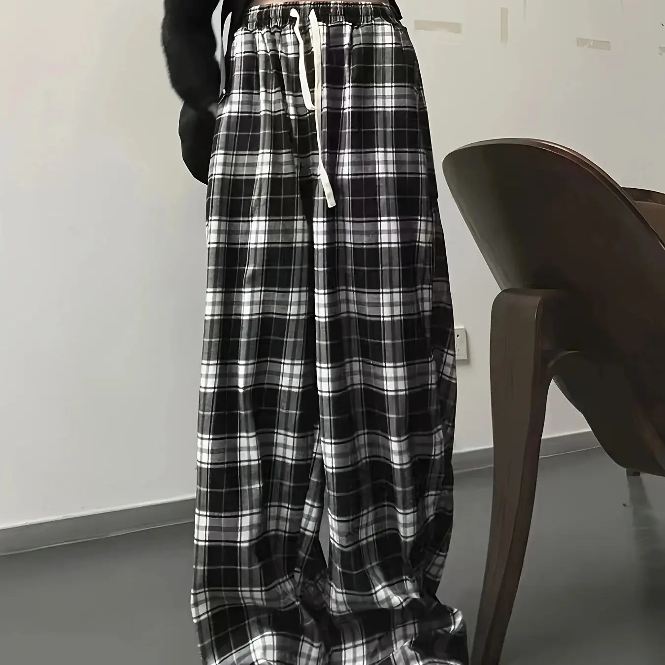 Oversize Women Sweatpants Fashion Black Plaid Casual Pants Baggy Elastic Waist Pockets Student Unisex Hip Hop Loose Trousers