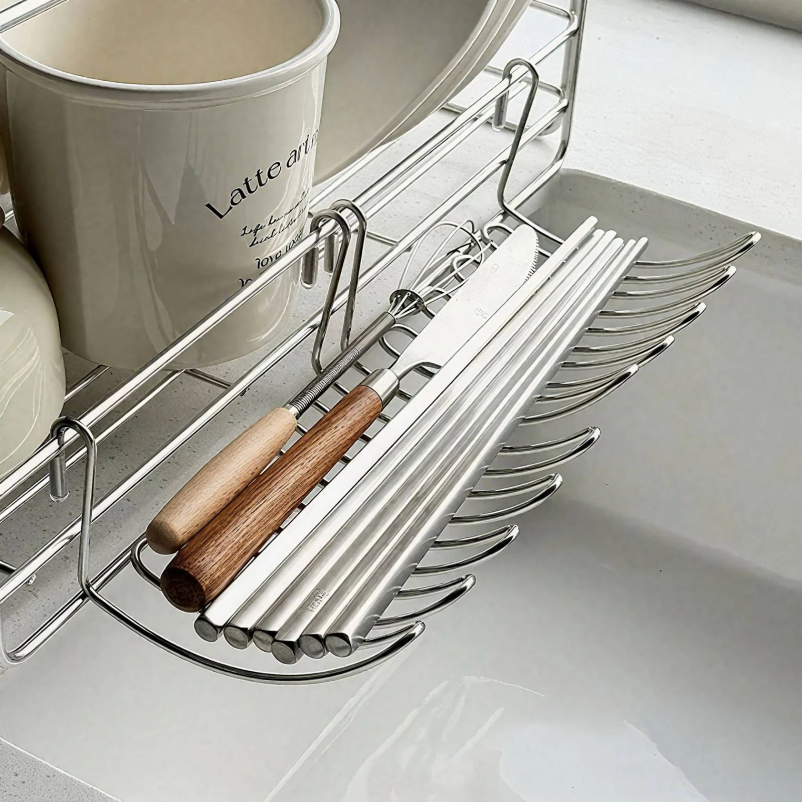 

Expandable Drain Basket Rust-Resistant Stainless Steel Sink Rack Telescoping Dish Drainer Quick Drainage