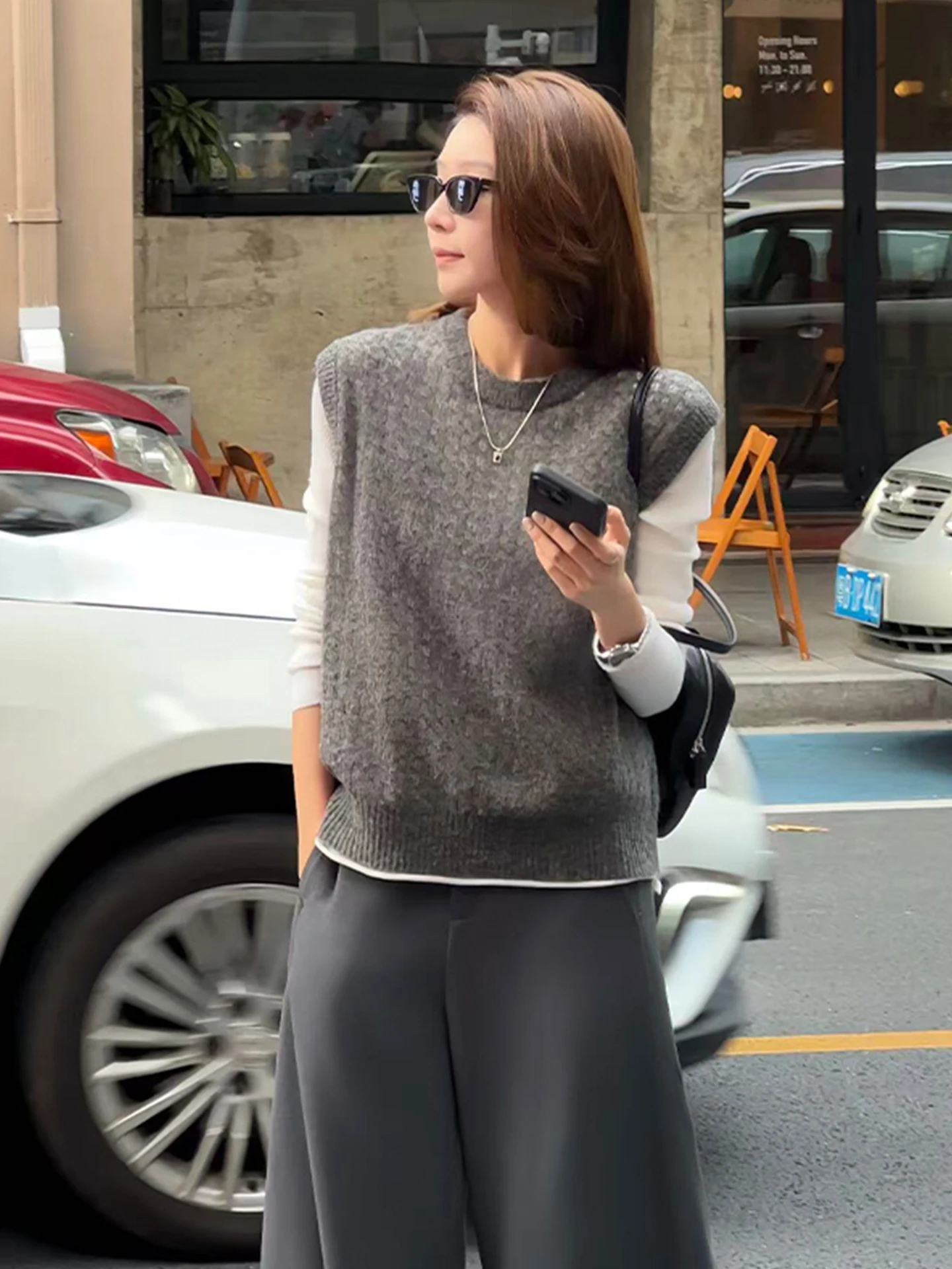 

Soft Skin-friendly Knitted Vest Korean Design Trendy Age-defng Versatile Svel Top for Women Autumn New Arrival