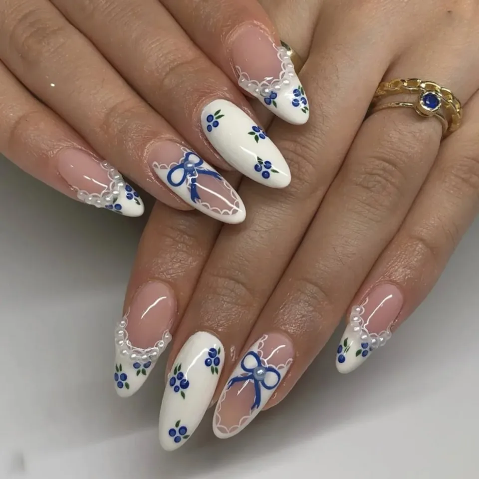 24 uñas postizas mate color almendra para otoño e invierno, con pegamento, estampado de hojas y rosas, cubierta completa, acrílicas 6