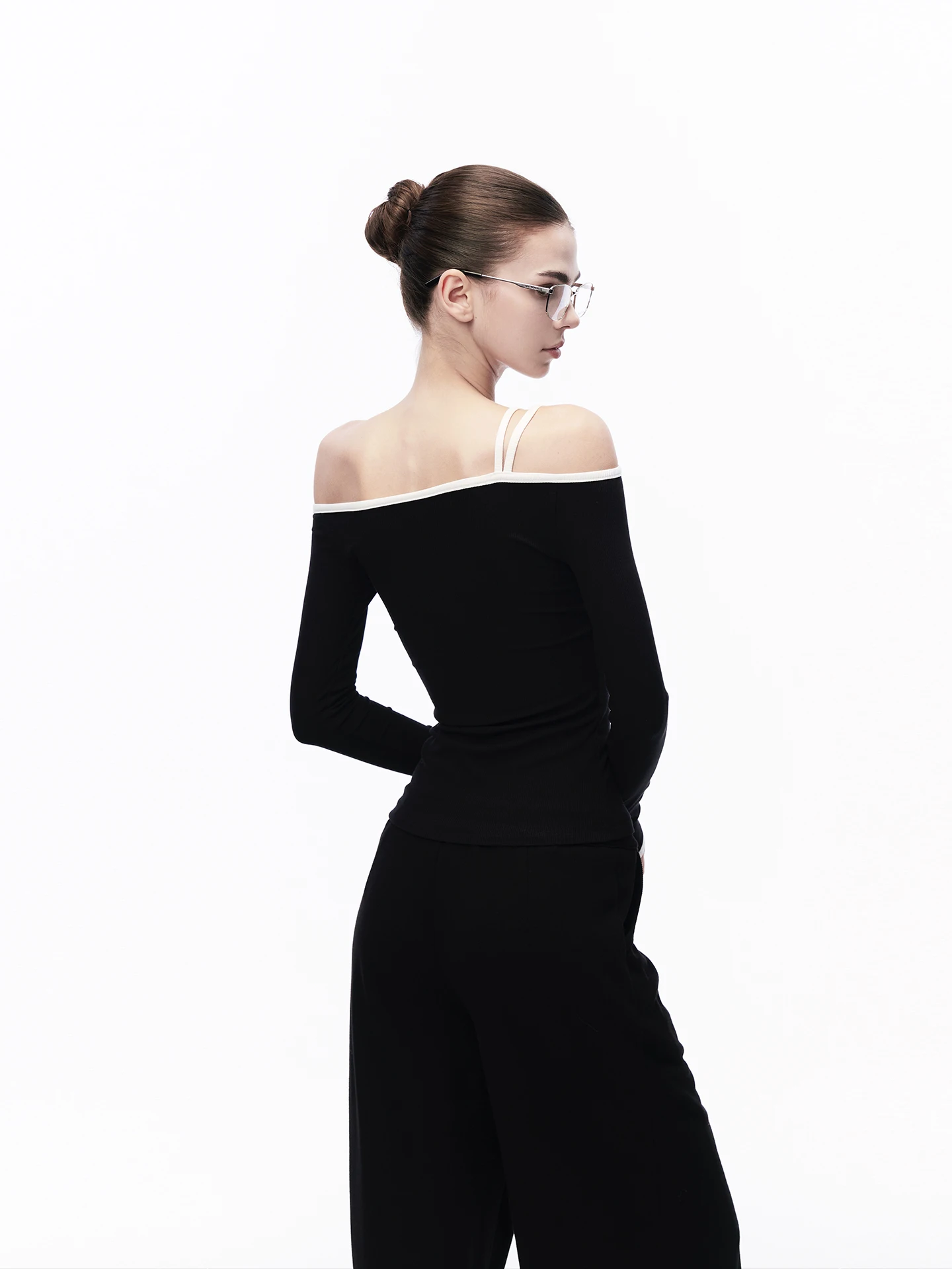 JLAUNT Black One-Shoulder Long Sleeve Modal T-Shirt Women's Slim Fit Summer Casual Style City Walk Suitable for Various Occas...