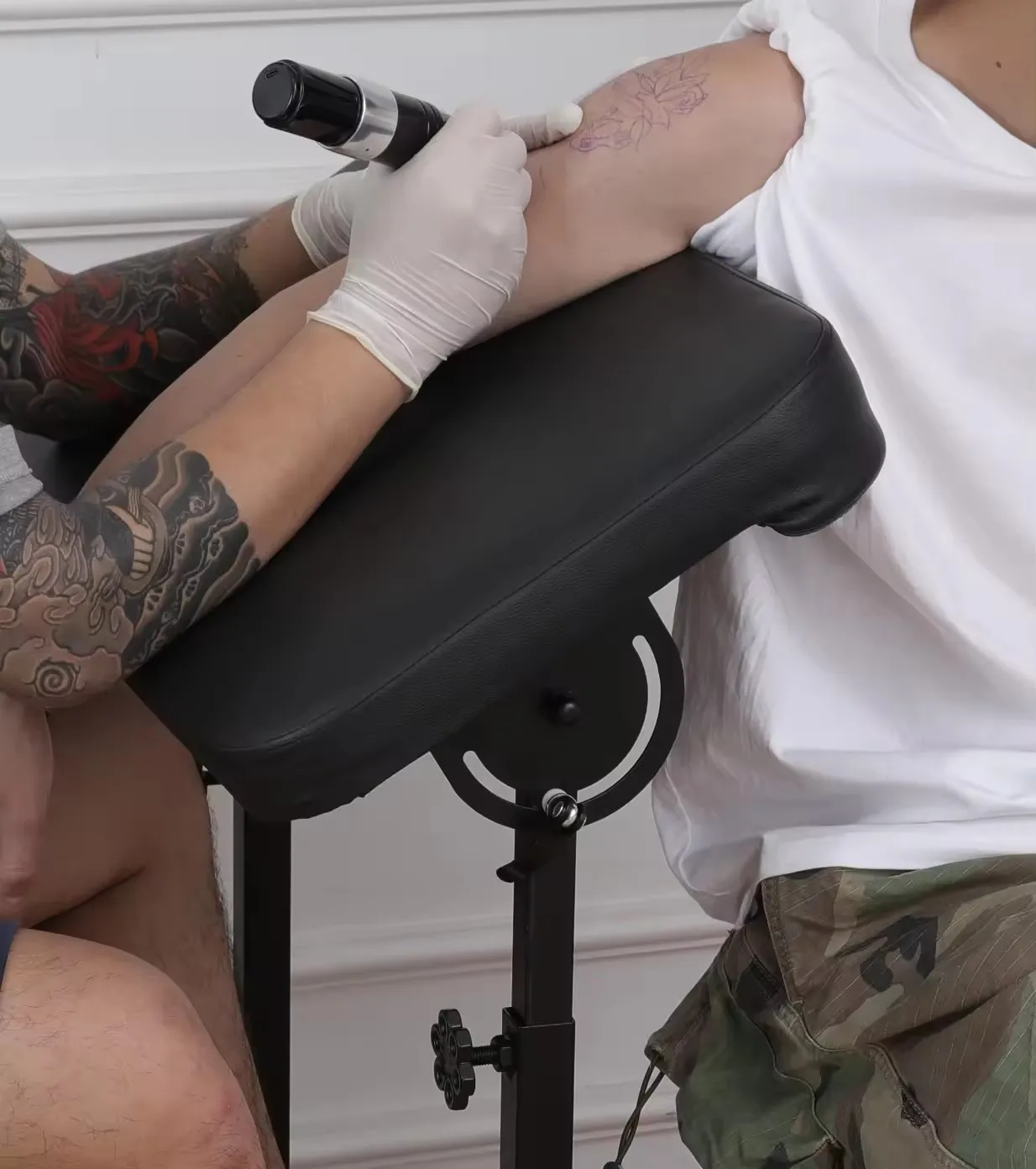 

Tattoo Arm Rest with 40cm*70cm Pad Arm Leg Tattoo Chair Stand for Tattoo Artist Adjustable Height 60-110cm