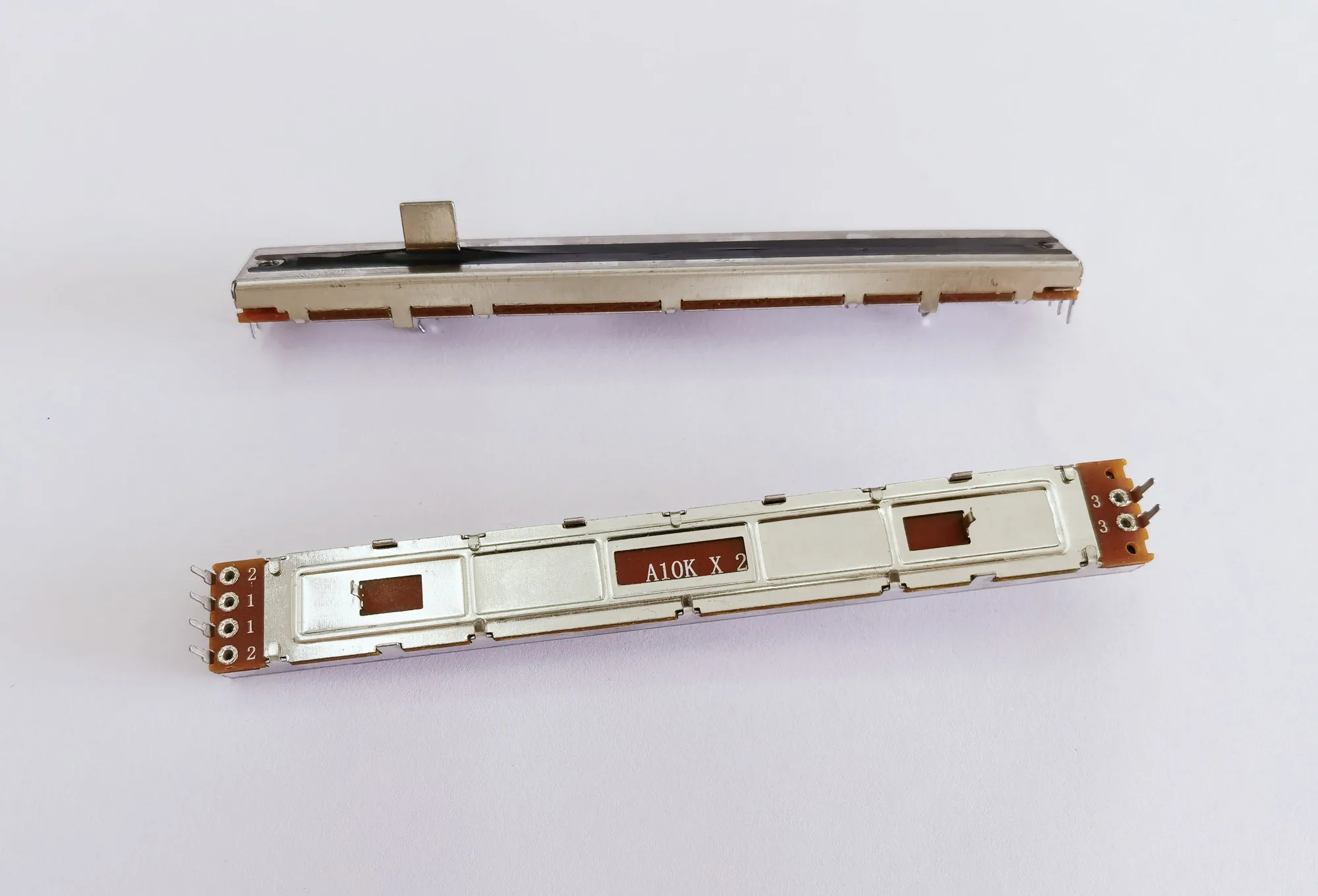 

Оригинальный новый 100% ползунковый потенциометр, общая длина 128 мм, ход 100 мм A10Kx2, длина вала 10 мм (ПЕРЕКЛЮЧАТЕЛЬ)