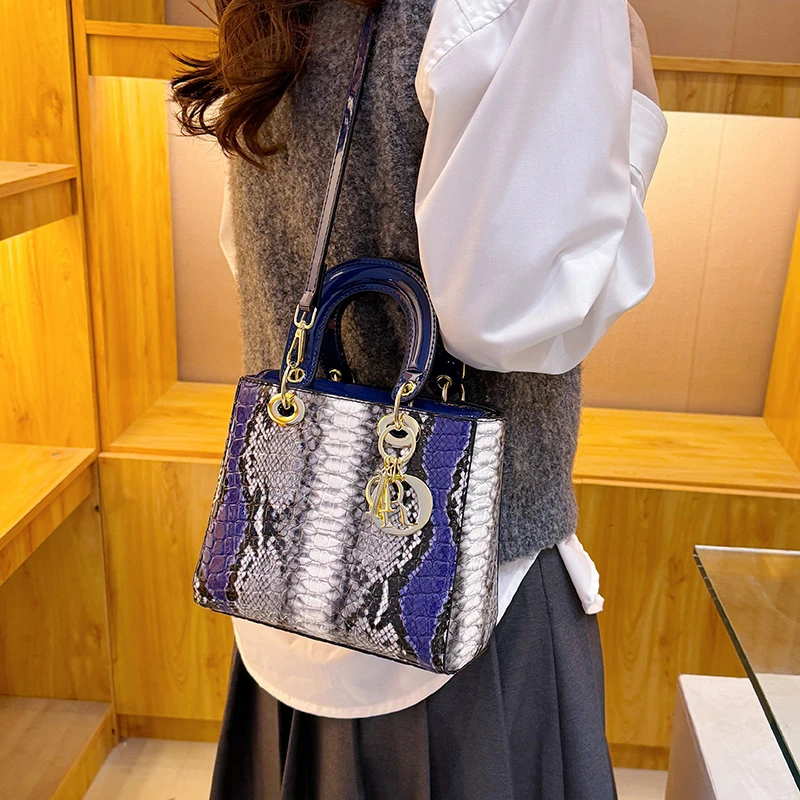 

Luxury Designer Large Capacity Clutch Bag Minimalist Leather Crossbody Handbag Women Paris Fashion