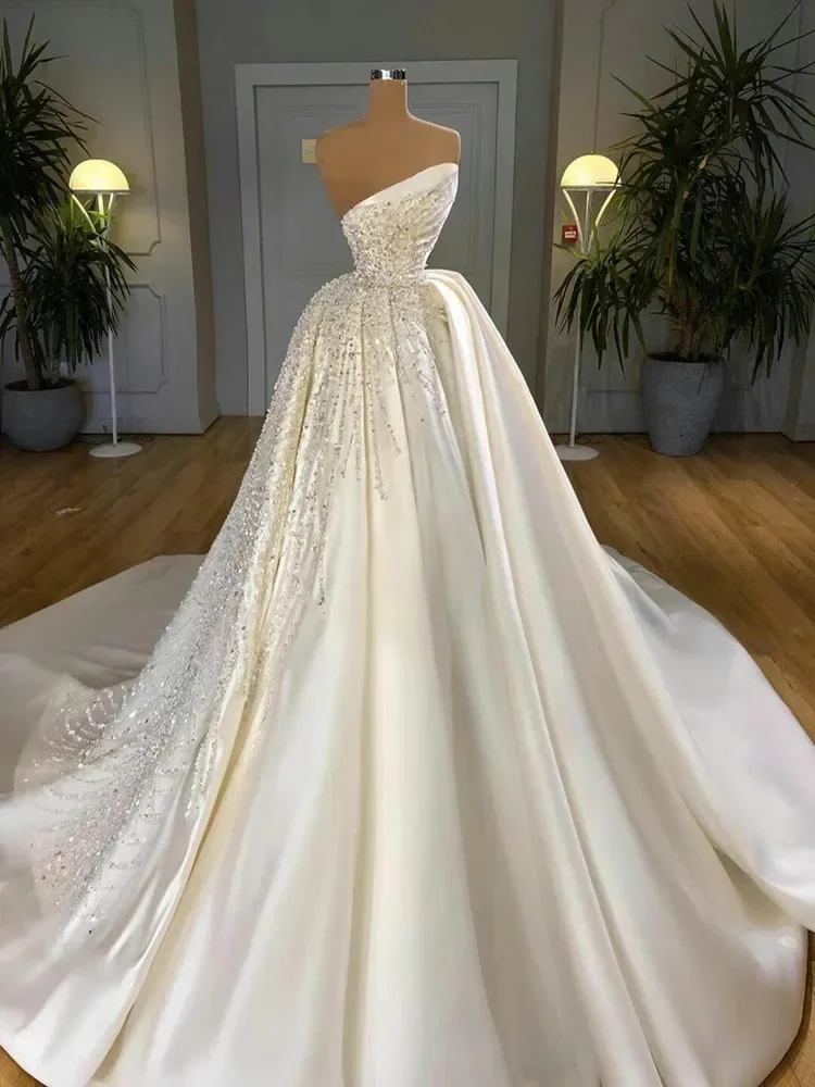 تخصيص أزياء حمالة الخرز الثقيل الترتر زي العرائس Vestido De Noiva ذيل شابيل الساتان متواضع الكرة ثوب الزفاف