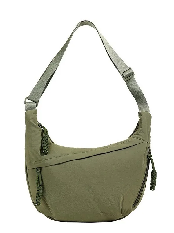 bolsa-de-ombro-casual-feminina-em-tecido-de-nylon-extra-grosso-tipo-dumplin-com-alca-Unica-forro-de-poliester-fabricada-n