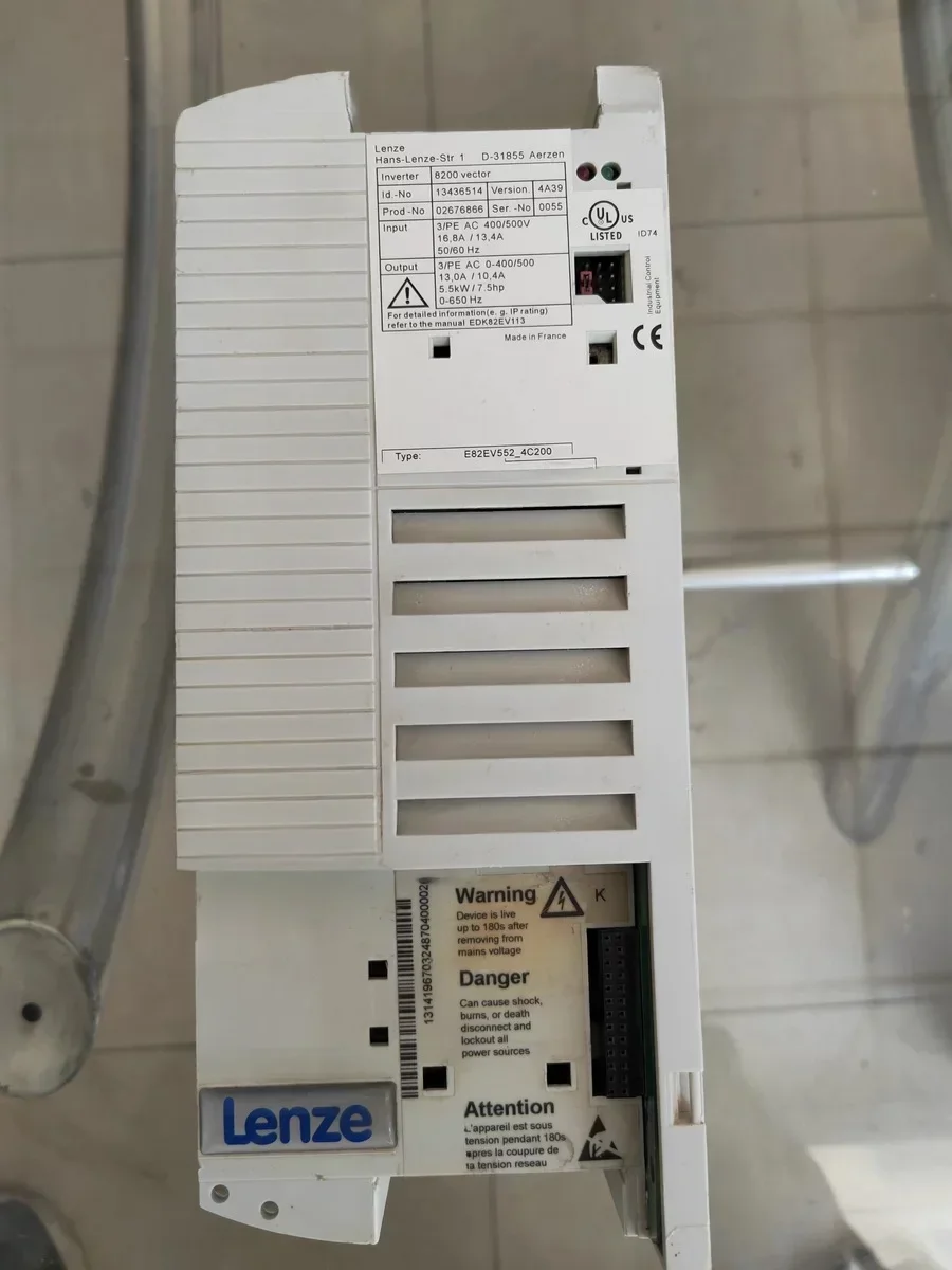 LENZE E82EV552-4C200 5,5KW