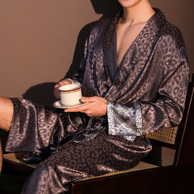 Mens Bath Robe Leopard Print Male Sleepwear Pajama Luxury Silky Satin Kimono Bathrobe Home Wear Loose Casual Loungewear Lingerie