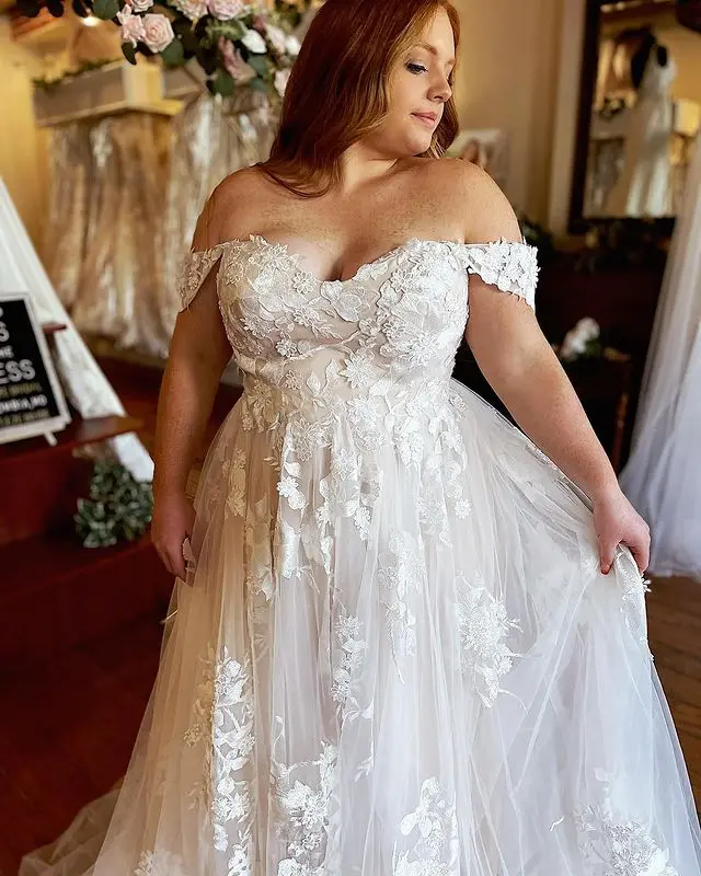 Lace Appliques Plus Size Wedding Dresses Off The Shoulder Sweetheart Bridal Gowns Lace Up Back