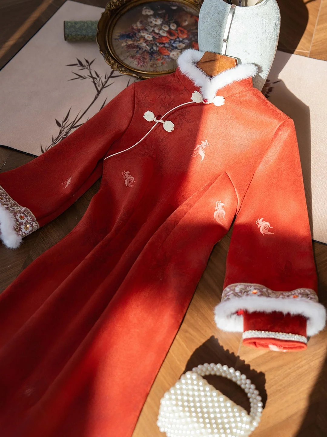 

Красное утепленное длинное свадебное платье-ципао в ретро-стиле с флисовой подкладкой для помолвки зимой