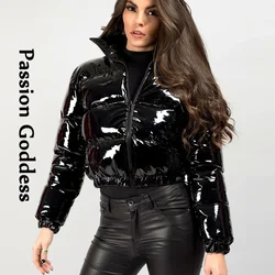 Chaqueta acolchada de cuero brillante para mujer, Parka corta de plumón, abrigos gruesos cálidos de burbujas, chaquetas sueltas de cuero PU negro con cremallera, Invierno