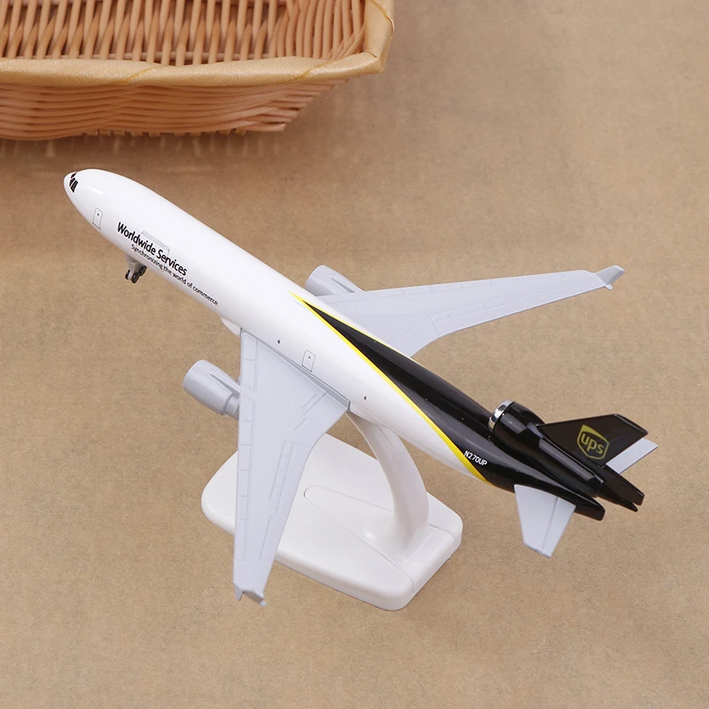 20cm Scale 1:200 Alloy Metal Air UPS Airlines MD-11 Diecast Airplane Model Aircraft With Wheels Landing Gears Aeroplane Model