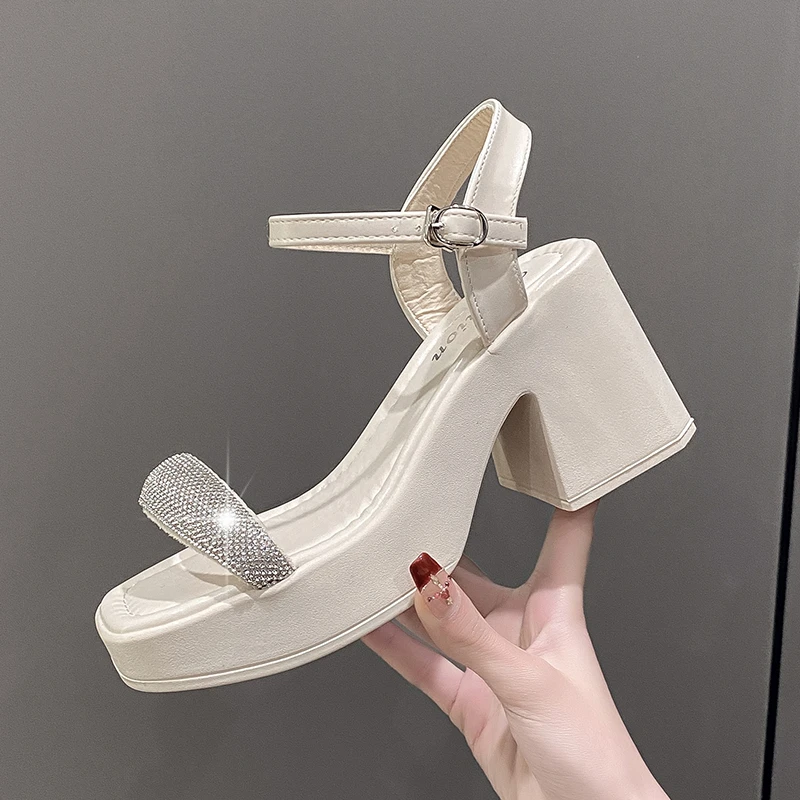 Sandálias plataforma com strass para mulheres, salto alto robusto, alça no tornozelo branco e preto, sapatos de festa elegantes para senhora, na moda, verão