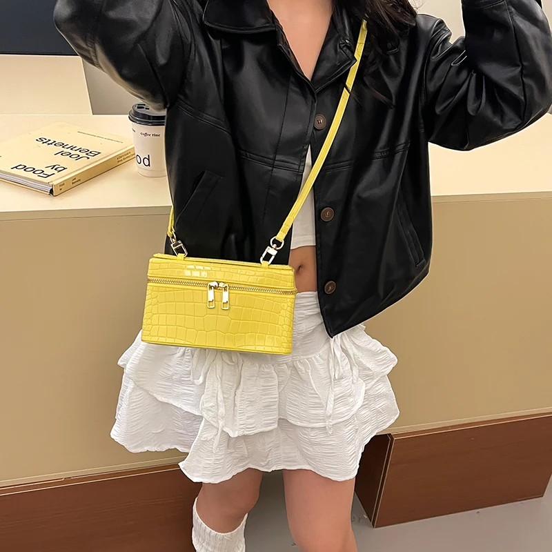 

Premium Quality Women Tote Bag Structured Leather Handbag Ladies Office Bag With Padded Shoulder Strap