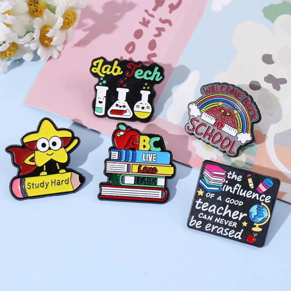 Мультяшная-брошь-цветная-книга-металлическое-украшение-значок-доска-английская-школьная-сумка-аксессуары
