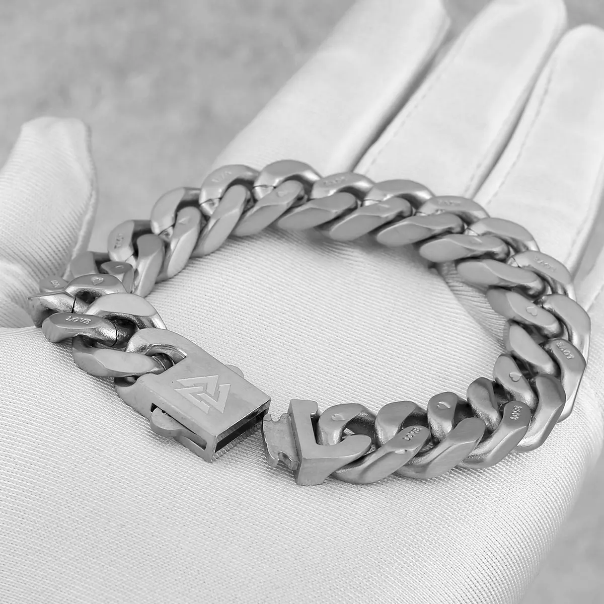 New Design Original LOVE Cuban Chain Bracelet Fashion Punk Men Stainless Steel Bracelet for Best Friends Gift Jewelry Accessory